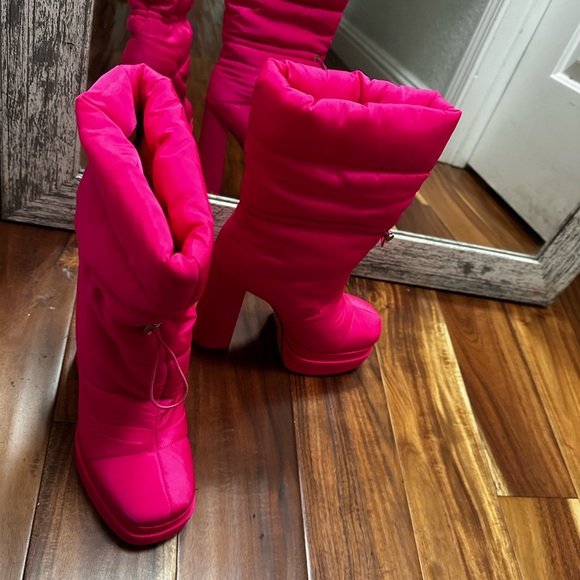 Puffy hot pink platform boots 7 - Picture 7 of 10